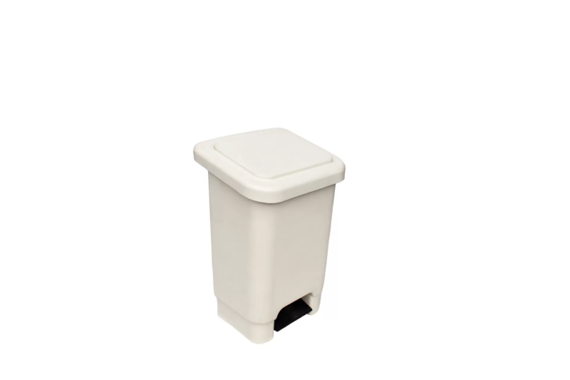 Lixeira com pedal 25L EkoPalete em PEAD branca, vista frontal compacta com tampa fechada