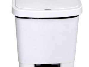 Lixeira com pedal 50L EkoPalete em PEAD branca, vista frontal com tampa fechada