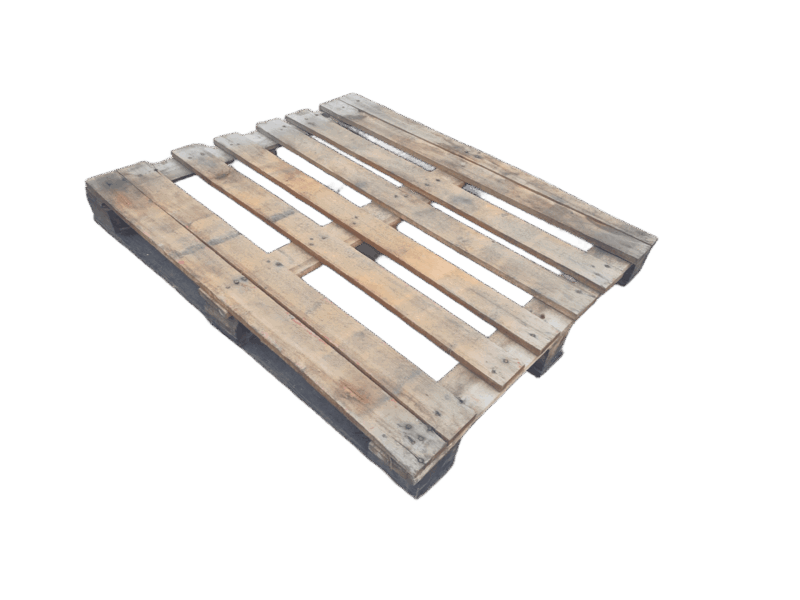 Pallet de madeira usado seminovo em perspectiva, com marcas de uso na madeira e estrutura íntegra