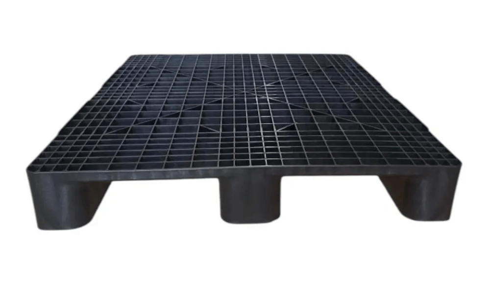 Pallet Plástico Eko 1210-3 Vazado em porta-pallet · capacidade 1.000 kg em rack · ABNT NBR 16242:2020